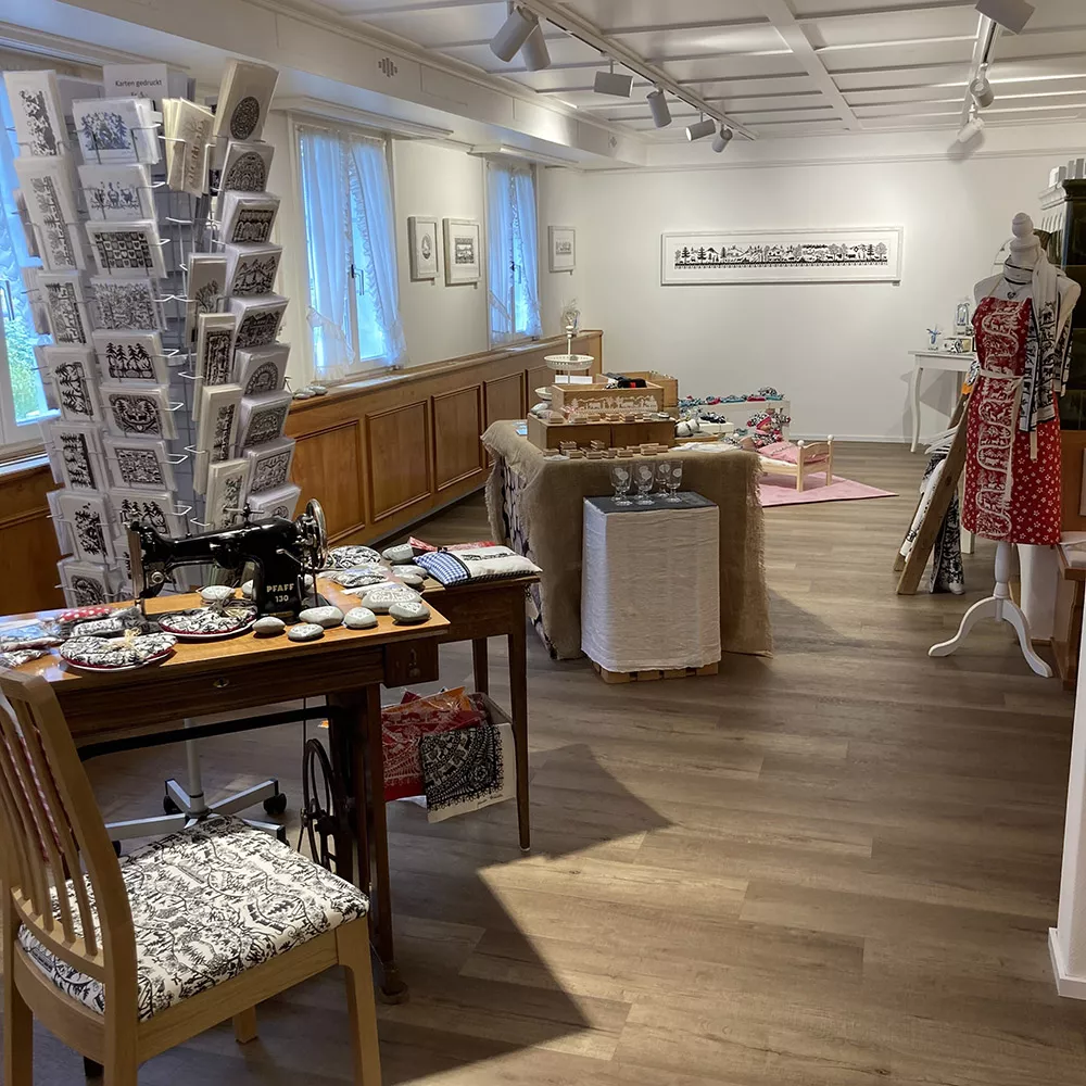 scherenschnitt-geschenkartikel im laden haus schererei