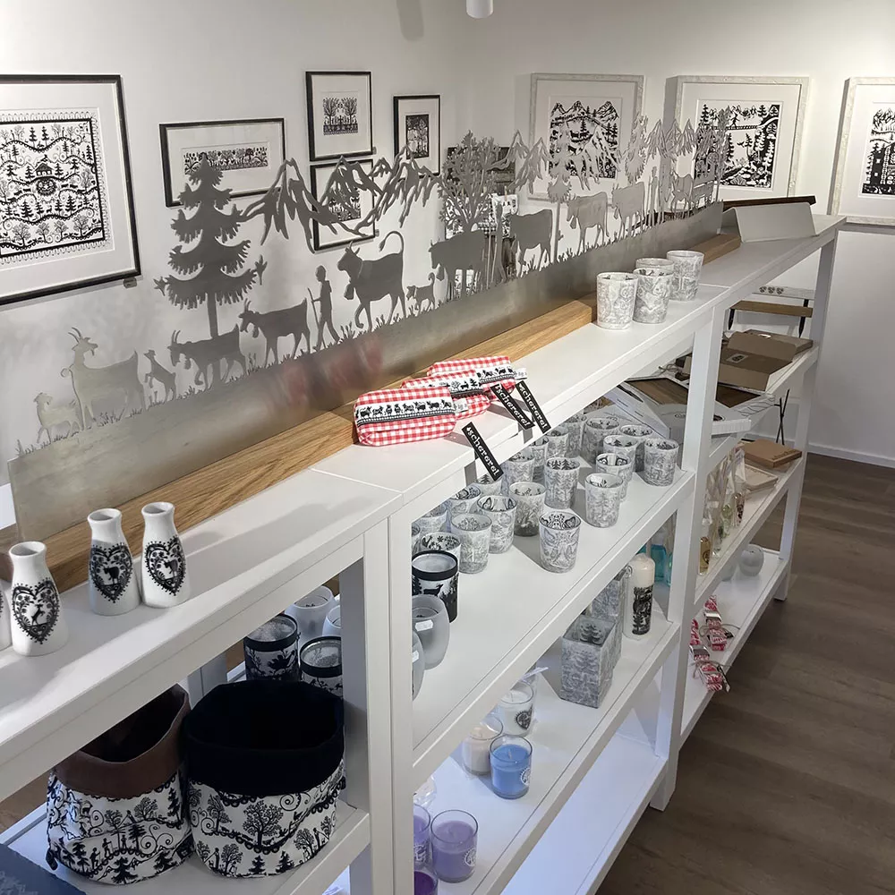 scherenschnitt-geschenkartikel im laden haus schererei
